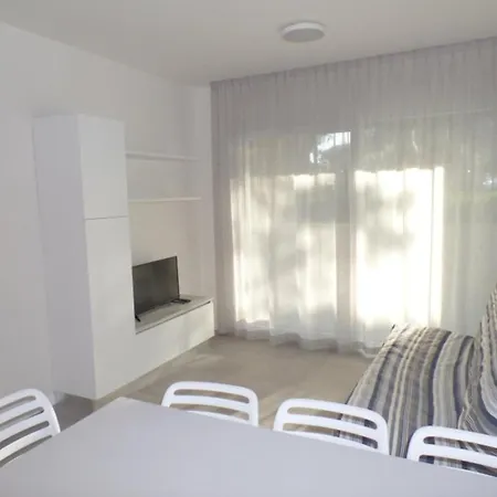 Apartment Spacious Three-bedroom Flat In A New