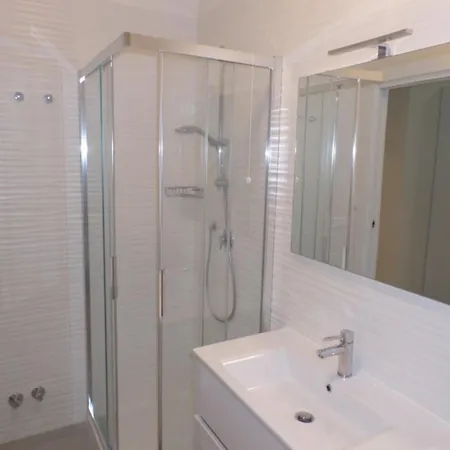 Apartment Spacious Three-bedroom Flat In A New