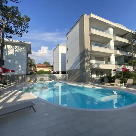 Spacious Three-bedroom Flat In A New Appartamento